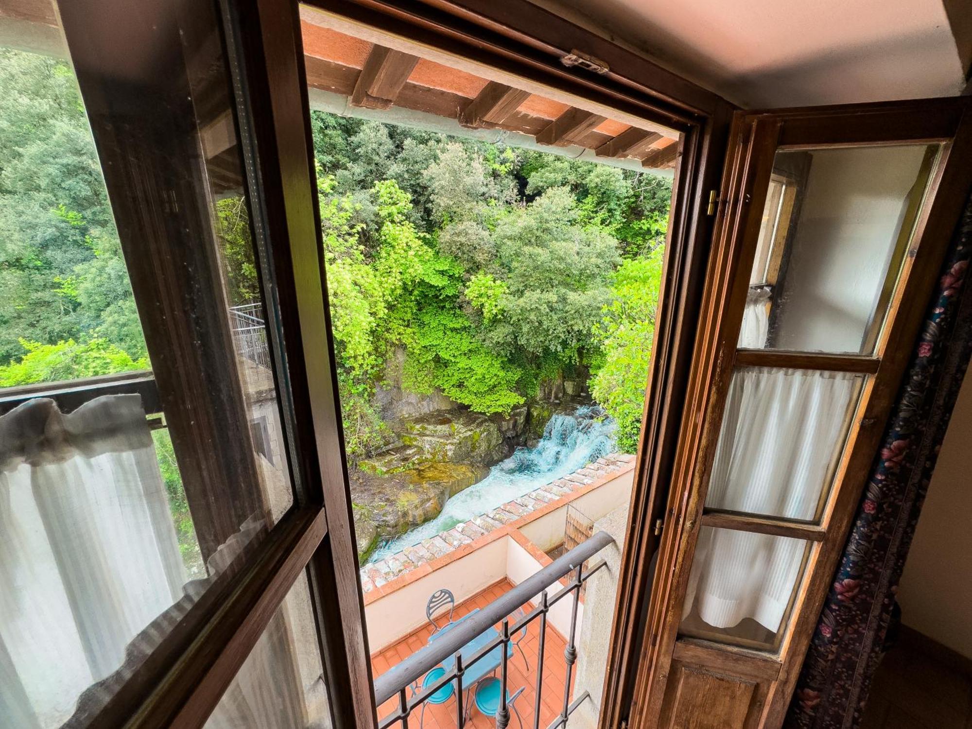 La Ferriera Exclusive Resort - Pool & Waterfall Loro Ciuffenna Εξωτερικό φωτογραφία